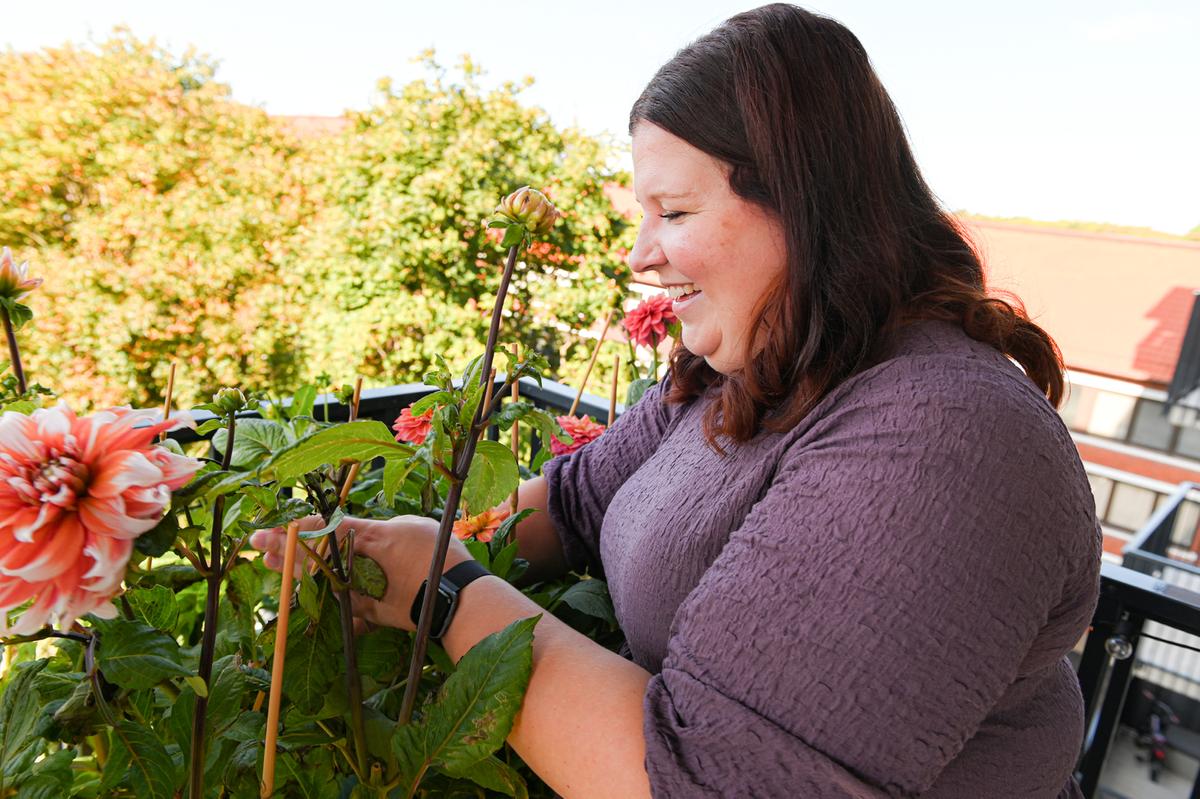 Maria skapar blomsterparadis på nya balkongen