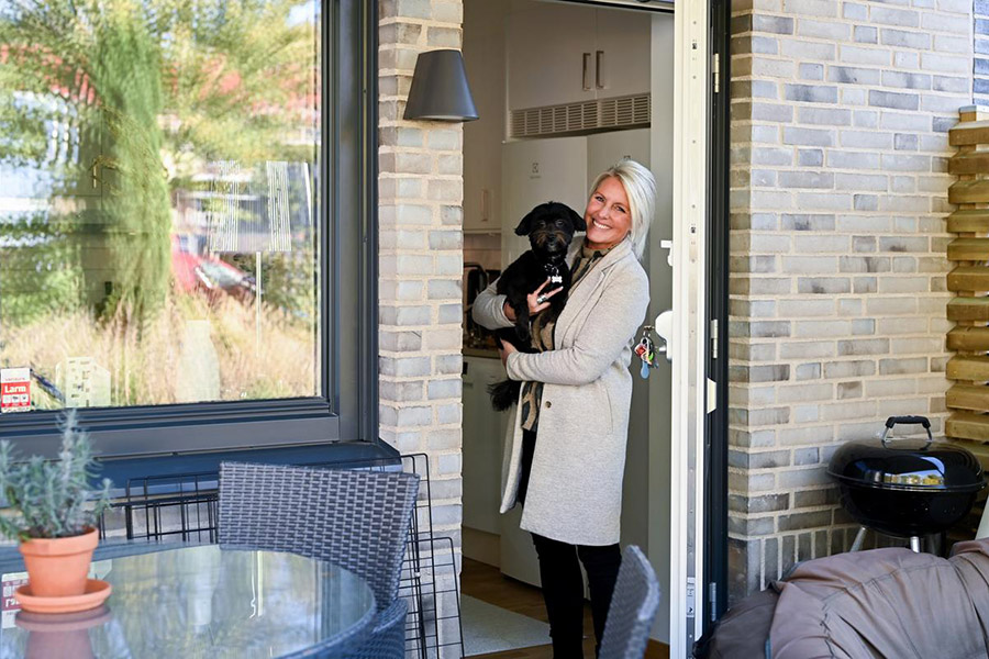 Therése trivs med både lägenheten och närheten till havet på Högasten